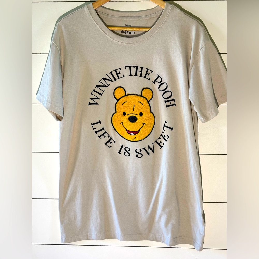 Vintage Winnie the Pooh Adult L Cream T-Shirt with embroidered Pooh & lettering